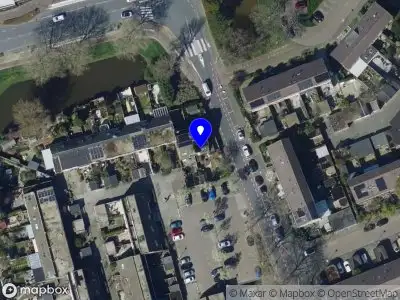 Ambulance met grote spoed naar de Egelveen in Spijkenisse