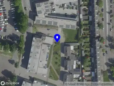 Brandweer met gepaste spoed naar de Anna van Eekerenstraat in Helmond vanwege een liftopsluiting