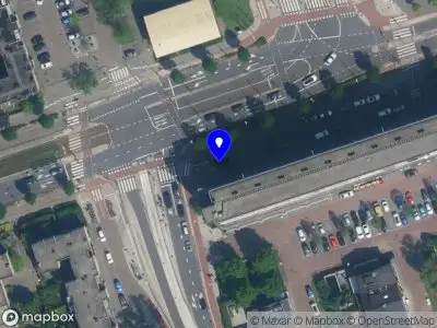 Ambulance met gepaste spoed naar de Maria Montessoristraat in Amsterdam