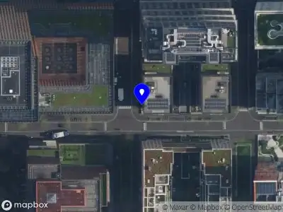 Brandweer met gepaste spoed naar de Leo Smitstraat in Amsterdam vanwege een liftopsluiting