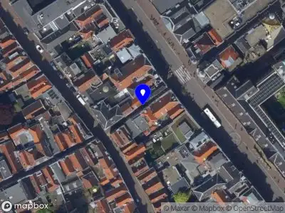 Ambulance met gepaste spoed naar de Pieterskerk-Choorsteeg in Leiden