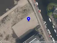 Ambulance met grote spoed naar de Wateringseweg in Delft