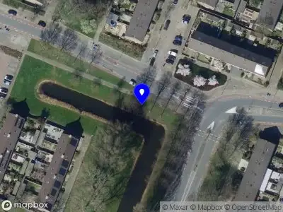 Ambulance met grote spoed naar de Endenhout in Hoogvliet Rotterdam