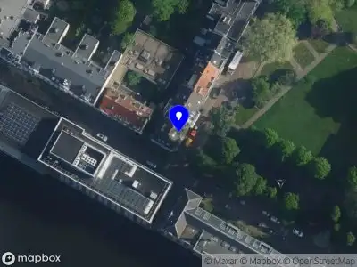 Ambulance met grote spoed naar de Plantage Westermanlaan in Amsterdam