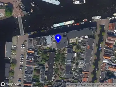 Ambulance met gepaste spoed naar de Touwslagersgang in Leiden