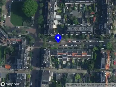 Ambulance met grote spoed naar de Schepenenlaan in Amstelveen