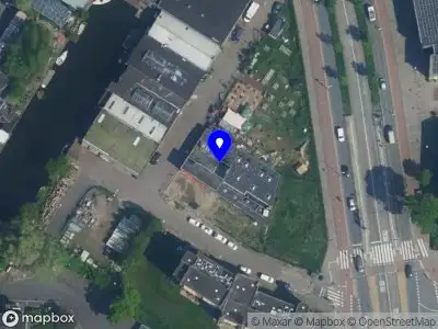 Ambulance met grote spoed naar de Papaverhoek in Amsterdam
