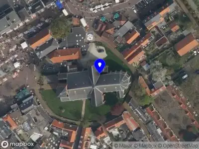 Ambulance met grote spoed naar de Kerkstraat in Naaldwijk