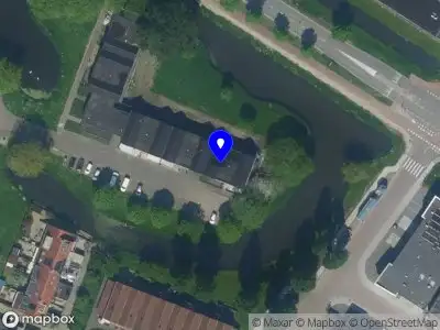 Ambulance met grote spoed naar de Klein Oostinje in Volendam