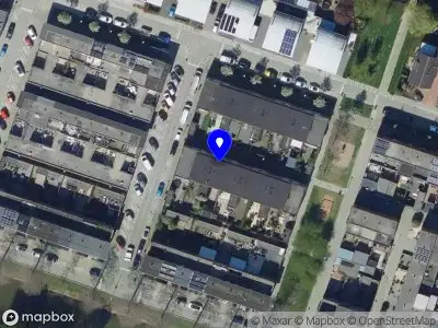 Ambulance met gepaste spoed naar de Platte Drogedijk in Hoogvliet Rotterdam