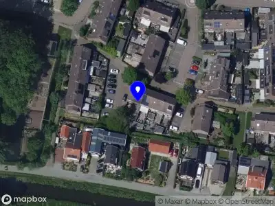 Ambulance met grote spoed naar de Jan van Goerlstraat in Schelluinen