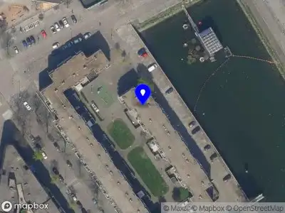 Ambulance met grote spoed naar de Persoonskade in Rotterdam