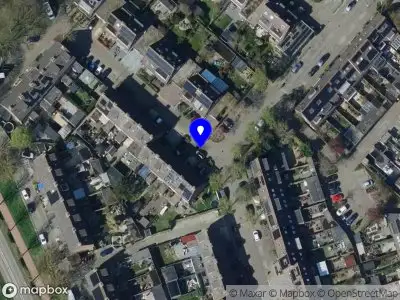 Ambulance met grote spoed naar de Bergeend in Oud-Beijerland