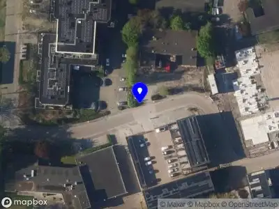 Ambulance met grote spoed naar de Larikslaan in Leusden vanwege afhijsen patient