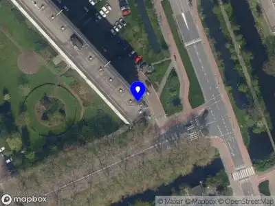 Ambulance met grote spoed naar de Louis Couperusplaats in Capelle aan den IJssel