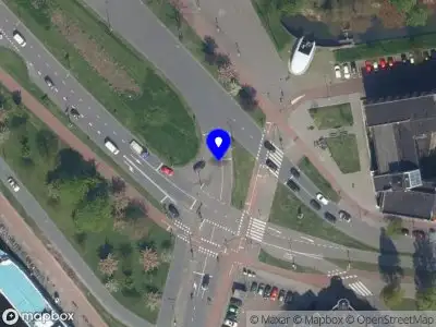 Ambulance met grote spoed naar de Beukelsweg in Rotterdam