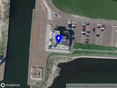 Ambulance met grote spoed naar de Zuidfront in Hellevoetsluis