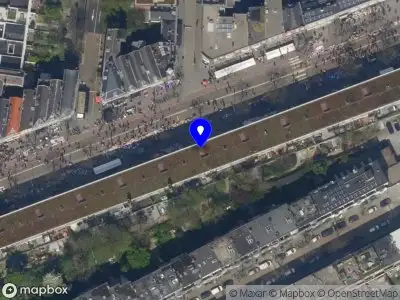Ambulance met grote spoed naar de Nieuwe Binnenweg in Rotterdam