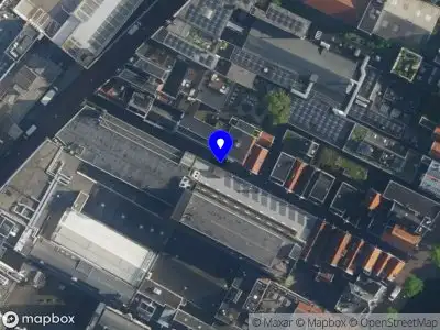 Ambulance met gepaste spoed naar de Sint Jansstraat in Amsterdam