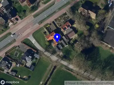 Brandweer met grote spoed naar de Wedzebuorren in Twijzel vanwege voertuigbrand