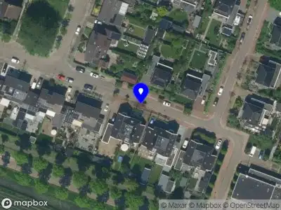 Ambulance met grote spoed naar de Uilenhoeve in Middenbeemster