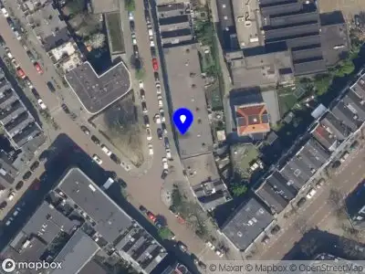 Ambulance met grote spoed naar de Willebrordusplein in Rotterdam