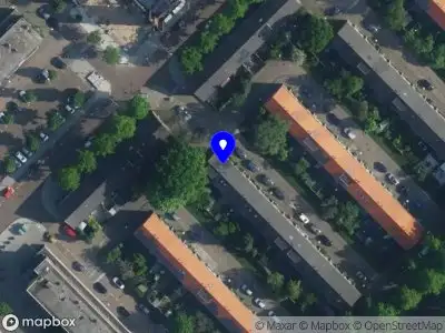 Ambulance met grote spoed naar de Becquerelstraat in Amsterdam