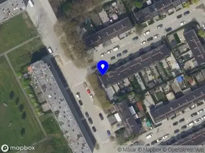 Ambulance met grote spoed naar de Huigendijk in Rotterdam