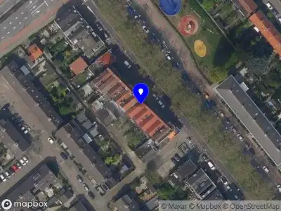 Ambulance met grote spoed naar de Dordtsestraatweg in Rotterdam