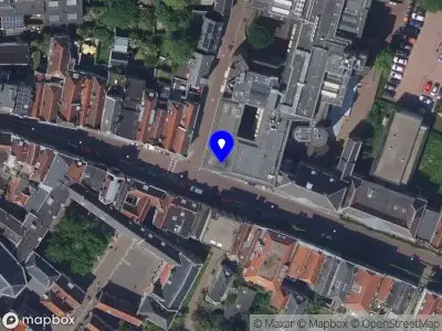 Ambulance met grote spoed naar de Steegoversloot in Dordrecht