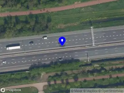 Ambulance met grote spoed naar de Schiedamseweg in Schiedam vanwege waarnemen gaslucht