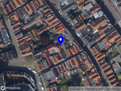Ambulance met gepaste spoed naar de Aalmarkt in Leiden