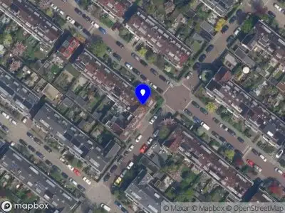 Ambulance met grote spoed naar de Adrianalaan in Rotterdam