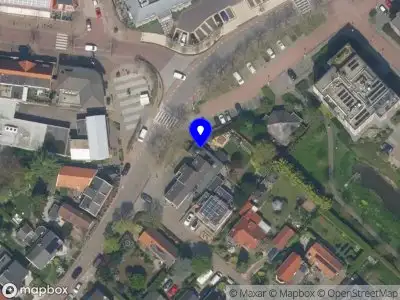 Ambulance met grote spoed naar de Voorweg in Oostvoorne