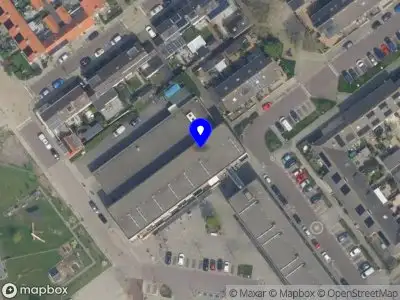 Ambulance met grote spoed naar de Oranjeplein in Maasdijk