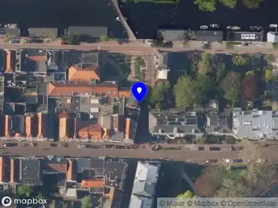 Ambulance met gepaste spoed naar de Veerstraat in Leiden