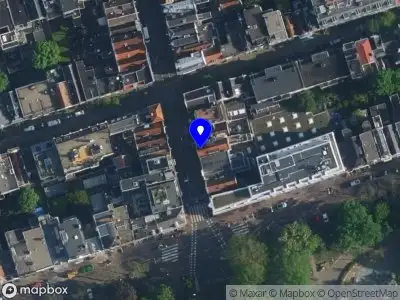 Ambulance met gepaste spoed naar de Utrechtsedwarsstraat in Amsterdam