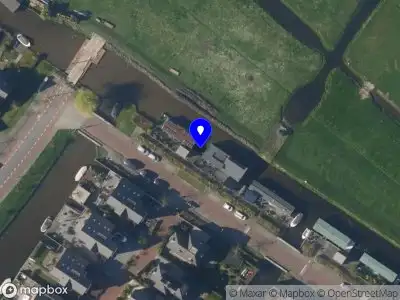 Ambulance met grote spoed naar de Louis Couperuslaan in Voorschoten