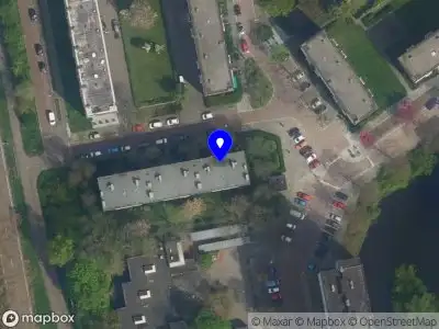 Ambulance met grote spoed naar de Linnenweverstraat in Delft
