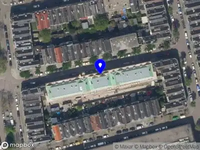 Ambulance met gepaste spoed naar de 2e Carnissestraat in Rotterdam