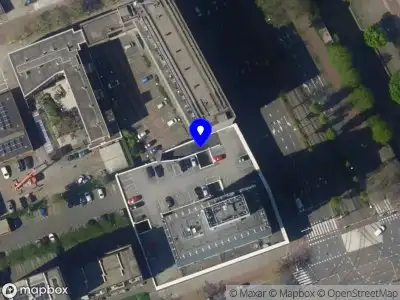 Ambulance met grote spoed naar de Noord West Buitensingel in 's-Gravenhage