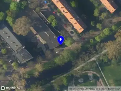 Ambulance met gepaste spoed naar de Van Vollenhovenkade in Leiden