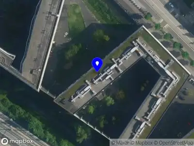 Ambulance met grote spoed naar de Carolina MacGillavrylaan in Amsterdam