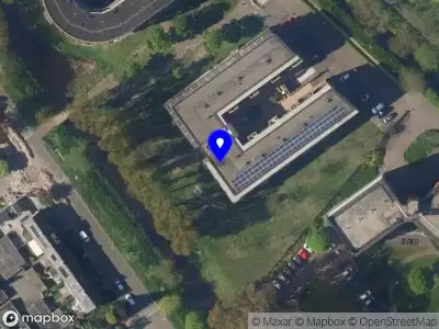 Ambulance met grote spoed naar de Frekehof in Leidschendam