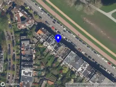 Ambulance met grote spoed naar de Kralingse Plaslaan in Rotterdam