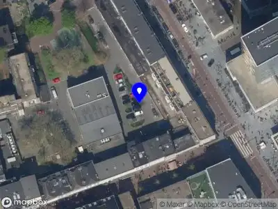 Ambulance met grote spoed naar de Lijnbaan in Rotterdam