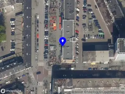Ambulance met grote spoed naar de Schiedamse Vest in Rotterdam