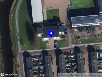 Ambulance, brandweer en politie met grote spoed naar de Adriaen Coortelaan in Vlissingen vanwege grote brand