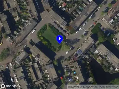 Ambulance met grote spoed naar de Johan Huizingaplein in 's-Gravenhage