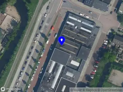 Ambulance met grote spoed naar de Langsom in Amsterdam